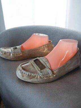 EUC VIONIC (9)Gold/Creme SYDNEY Snake Print Loafer/Driving Orthaheel Shoe Size 9